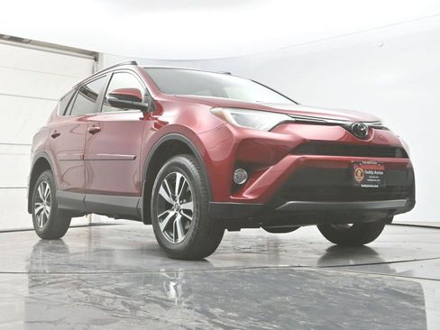 Used 2018 Toyota RAV4 XLE w/ Plus Extra Value Package AWD/4WD image 30