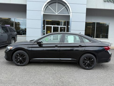 Used 2024 Volkswagen Jetta S image 2