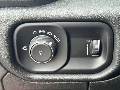 Used 2024 RAM 1500 Laramie AWD/4WD image 25