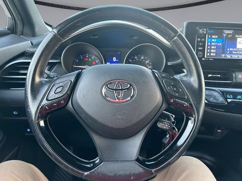Used 2018 Toyota C-HR XLE FWD image 14