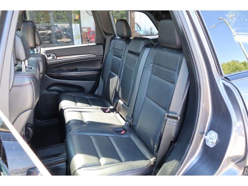 Used 2018 Jeep Grand Cherokee Trailhawk w/ Trailhawk Luxury Group AWD/4WD image 17