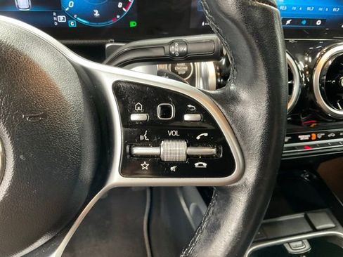 Used 2021 Mercedes-Benz GLB 250 4MATIC image 22