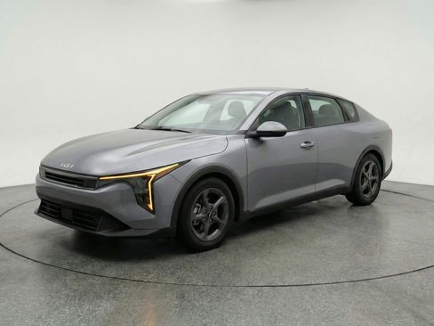 Used 2025 Kia K4 LXS image 3