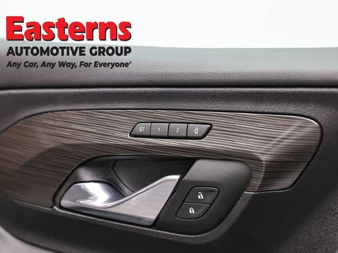 Used 2024 GMC Terrain SLT image 22