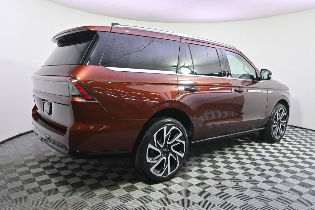 New 2027 Lincoln Navigator Reserve AWD/4WD image 7