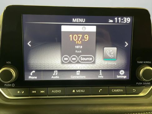 Used 2025 Nissan Rogue SV AWD/4WD image 23