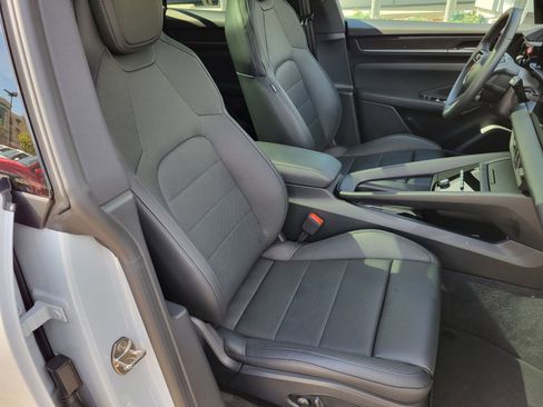 Used 2025 Porsche Macan Electric image 28