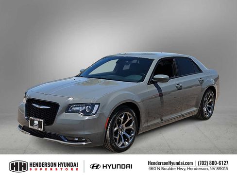 Used 2018 Chrysler 300 S w/ Beats Audio Group RWD image 4