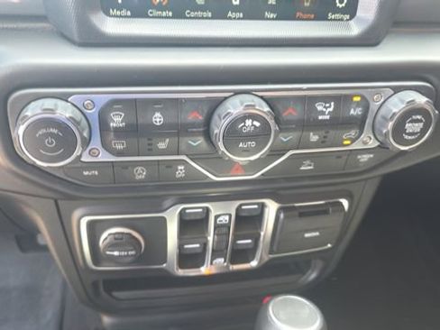 Used 2023 Jeep Wrangler Unlimited Sahara w/ Cold Weather Group AWD/4WD image 22
