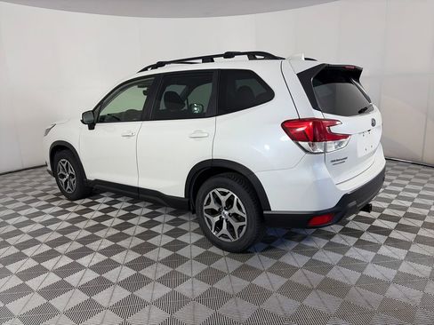 Used 2023 Subaru Forester Premium AWD/4WD image 5