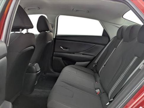 Used 2024 Hyundai Elantra SEL FWD image 17