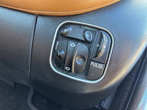 Used 2011 Mercedes-Benz SL 550 image 26