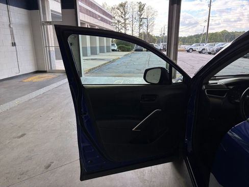 Used 2025 Toyota Corolla Cross LE image 20