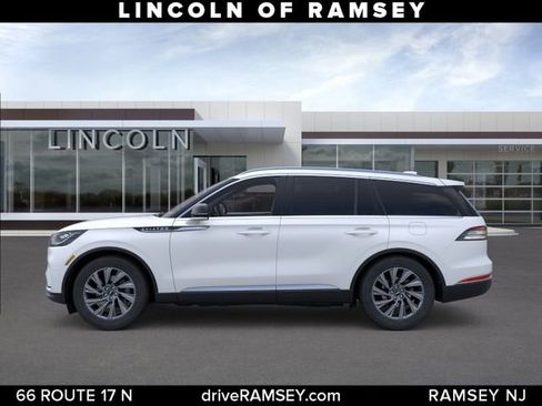 New 2026 Lincoln Aviator AWD image 3