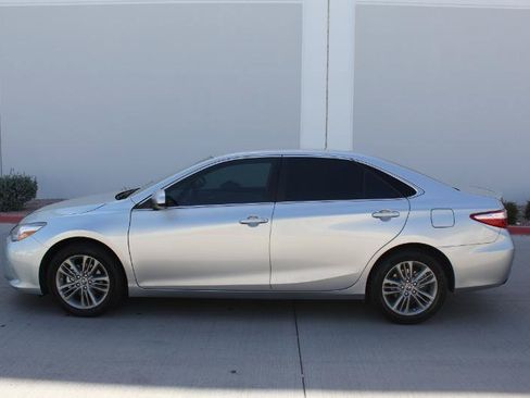 Used 2017 Toyota Camry SE FWD image 8