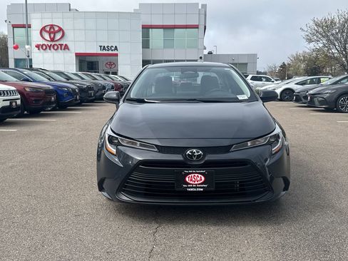 Used 2025 Toyota Corolla LE FWD image 2