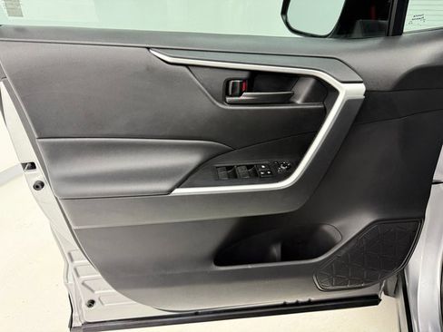 Used 2021 Toyota RAV4 LE image 28