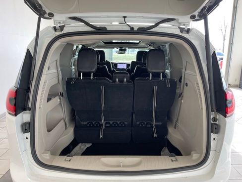 Used 2023 Chrysler Pacifica Limited image 15