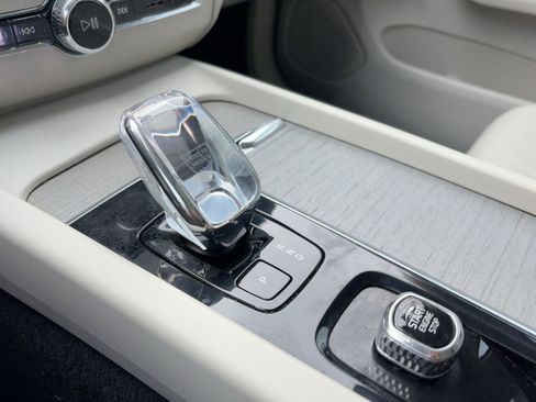 Used 2023 Volvo XC60 B5 Ultimate image 18