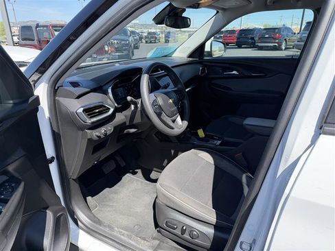 Used 2023 Chevrolet TrailBlazer LT AWD/4WD image 8