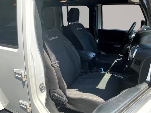 Used 2018 Jeep Wrangler Unlimited Sahara AWD/4WD image 26