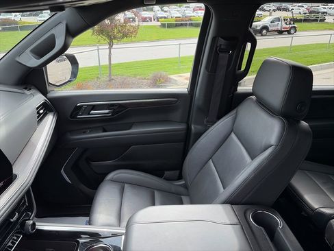 Used 2025 Chevrolet Suburban Z71 AWD/4WD image 59