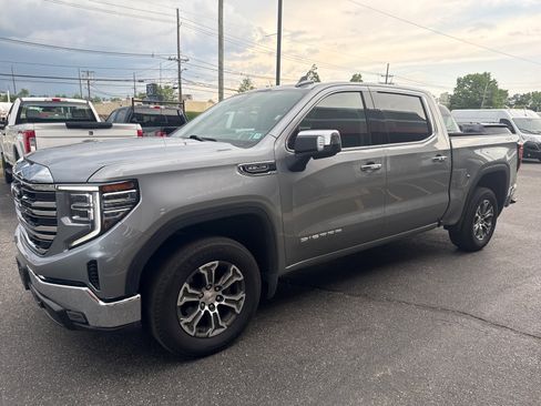 Used 2025 GMC Sierra 1500 SLT AWD/4WD image 3