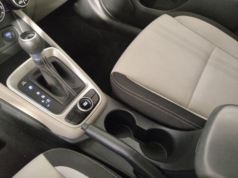 Used 2020 Hyundai Venue SEL FWD image 26
