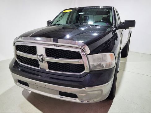 Used 2018 RAM 1500 Classic SLT w/ Luxury Group image 10