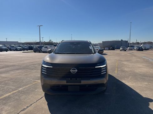 Certified 2025 Nissan Kicks SV w/ SV Premium Package image 3