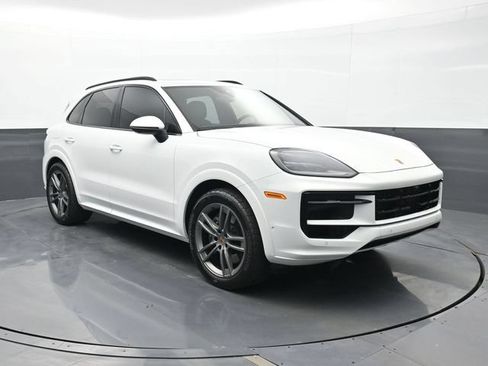 Certified 2025 Porsche Cayenne AWD/4WD image 24