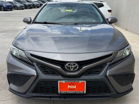Used 2021 Toyota Camry SE w/ Convenience Package FWD image 3