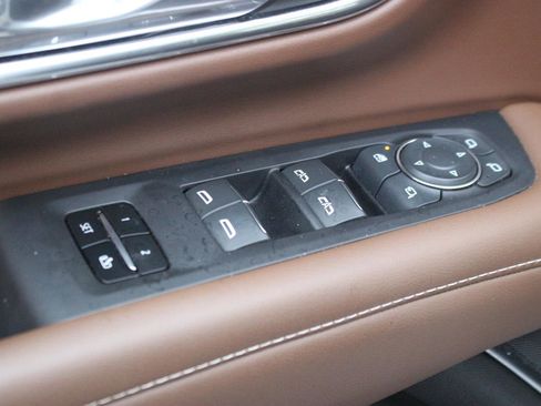 Used 2024 Chevrolet Tahoe High Country AWD/4WD image 15