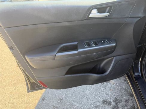 Used 2018 Kia Sportage LX image 7