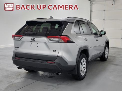 Used 2021 Toyota RAV4 LE image 9