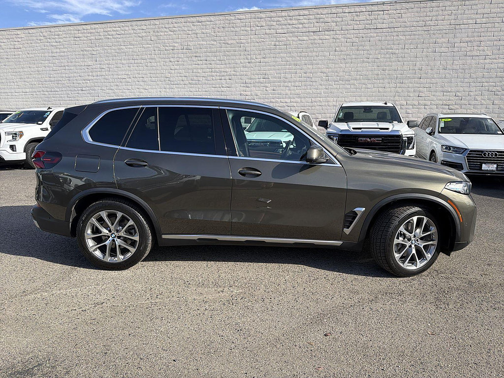 Used 2025 BMW X5 xDrive40i AWD/4WD image 4