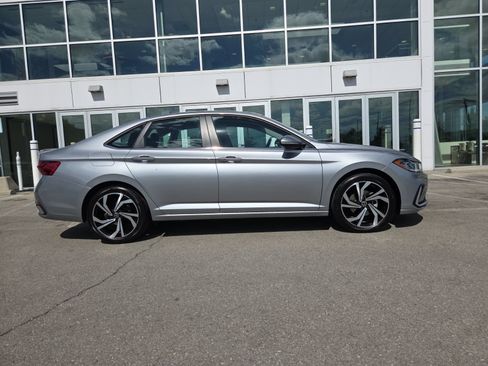 Certified 2025 Volkswagen Jetta SEL FWD image 3