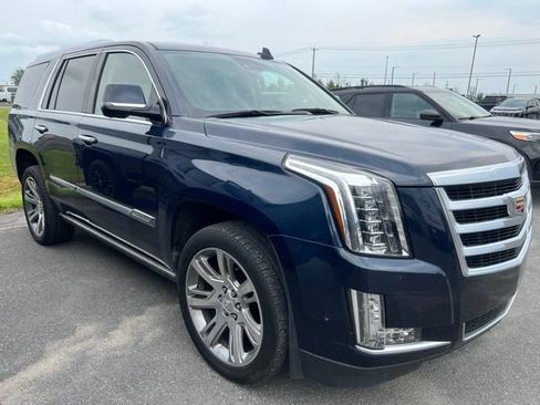 Used 2020 Cadillac Escalade Premium Luxury AWD/4WD image 2