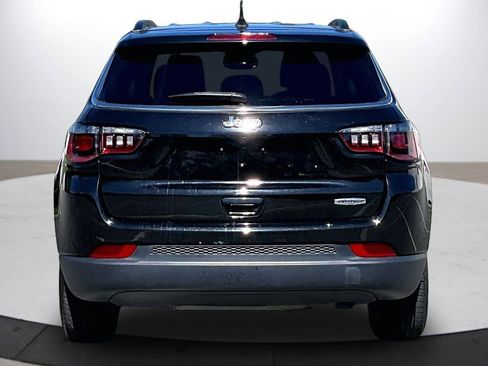 Certified 2022 Jeep Compass Latitude image 8