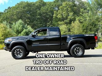 Used 2017 Toyota Tacoma TRD Off-Road image 1