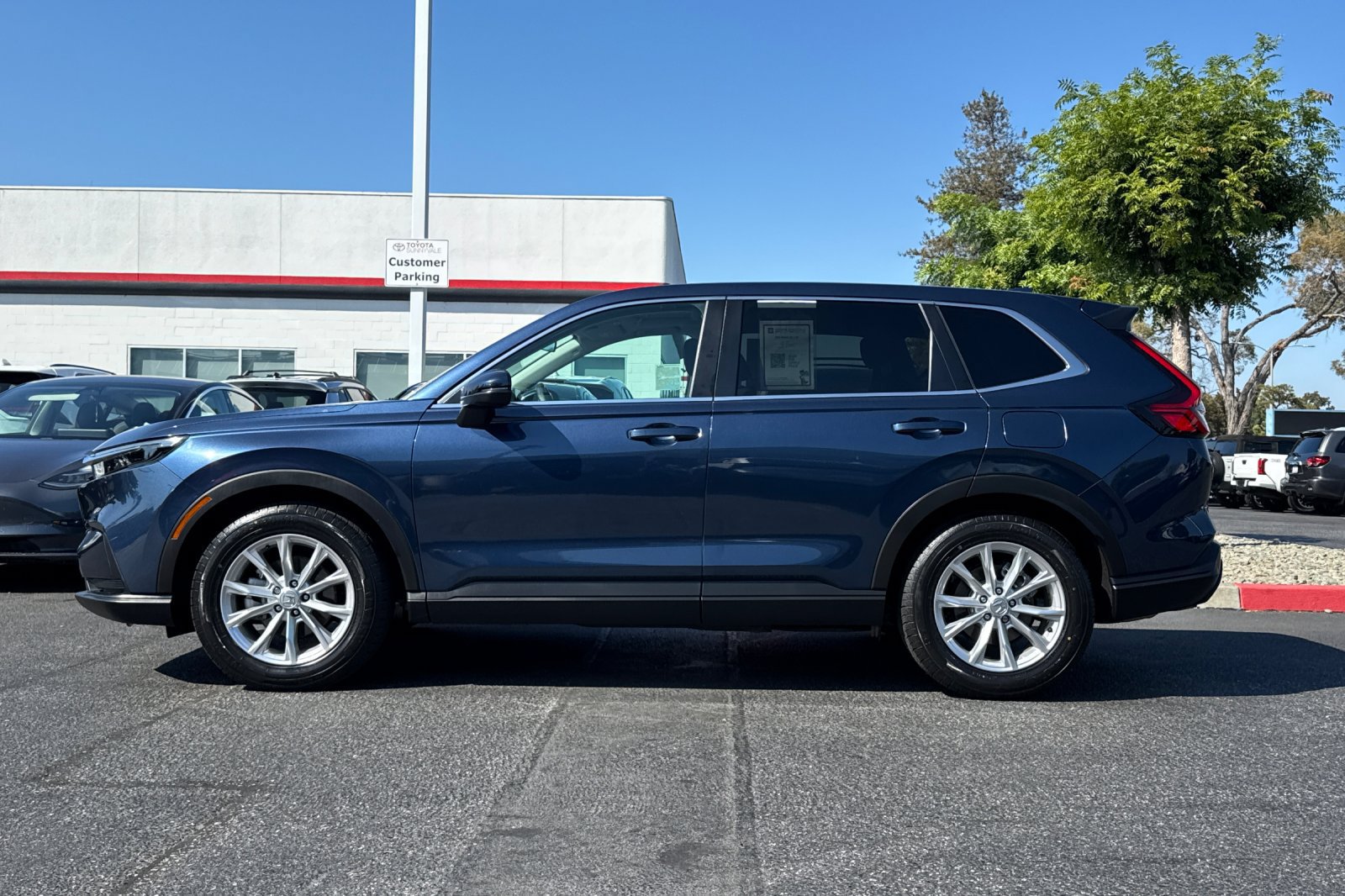 Used 2024 Honda CR-V EX image 3