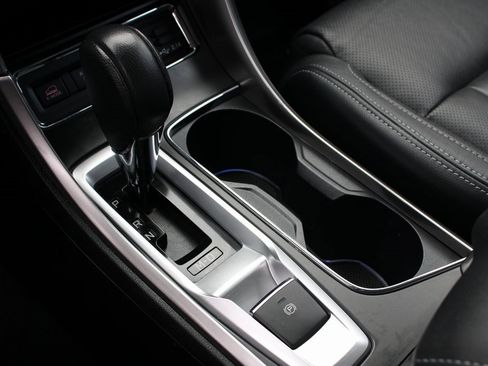 Certified 2022 Subaru Ascent Limited w/ Technology Package image 25