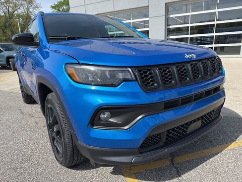 Used 2024 Jeep Compass Latitude AWD/4WD image 13