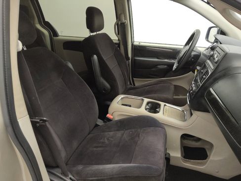 Used 2014 Dodge Grand Caravan SXT image 21