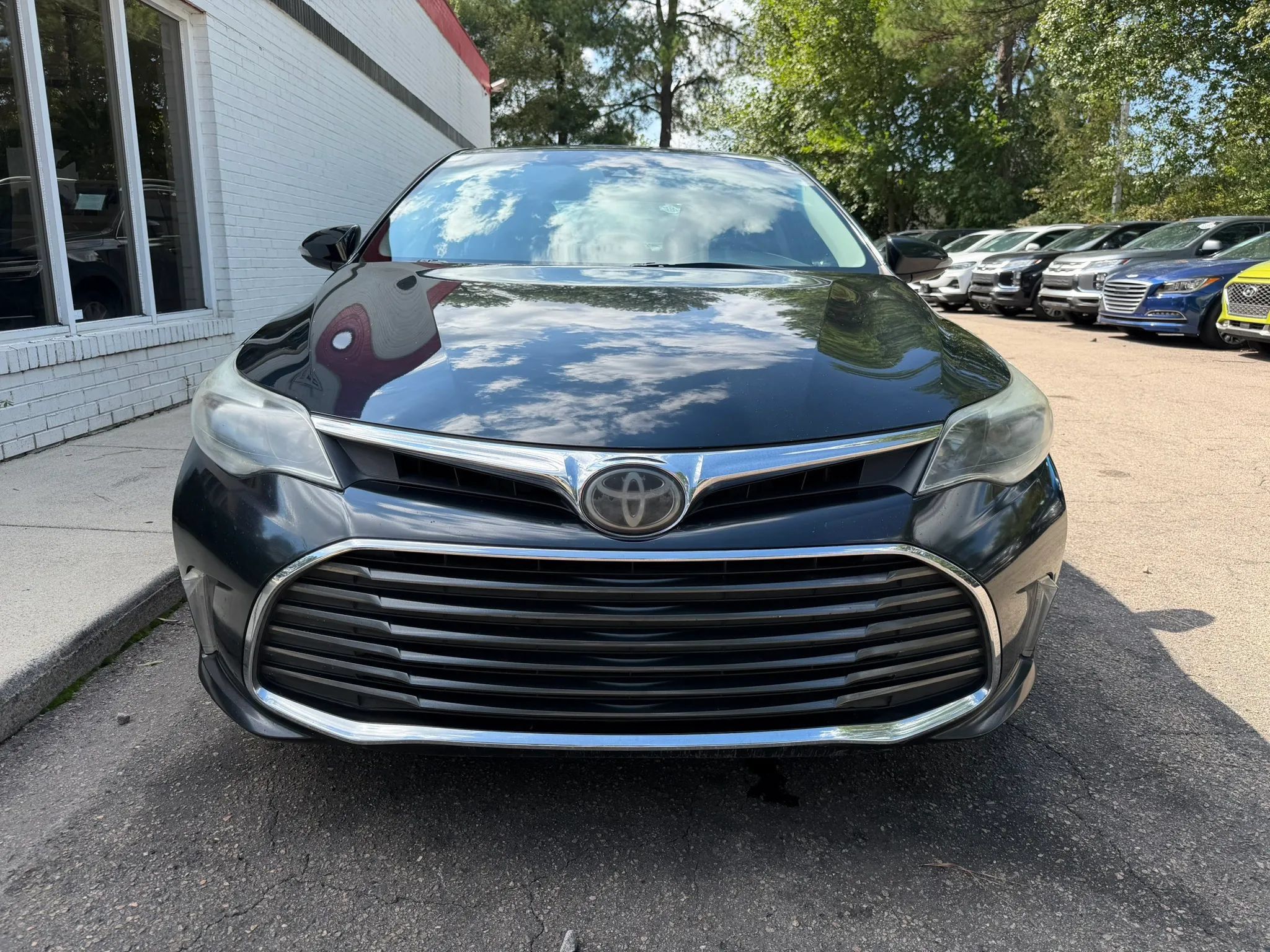 Used 2016 Toyota Avalon Limited w/ Toyota Safety Sense Package FWD image 3