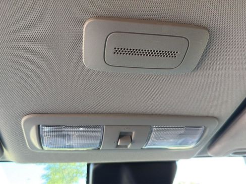 Used 2025 Nissan Frontier SV image 14