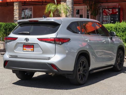 Used 2022 Toyota Highlander LE image 11