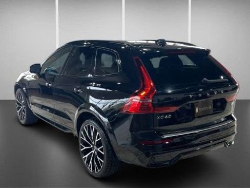 Used 2022 Volvo XC60 T8 R-Design w/ Advanced Package image 4