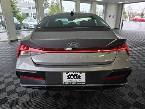 New 2026 Hyundai Elantra Limited FWD image 4
