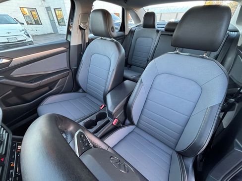 Used 2025 Volkswagen Jetta SE image 35